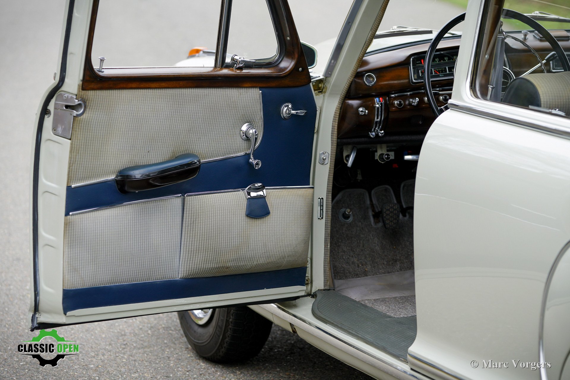 Mercedes Benz 220S W180