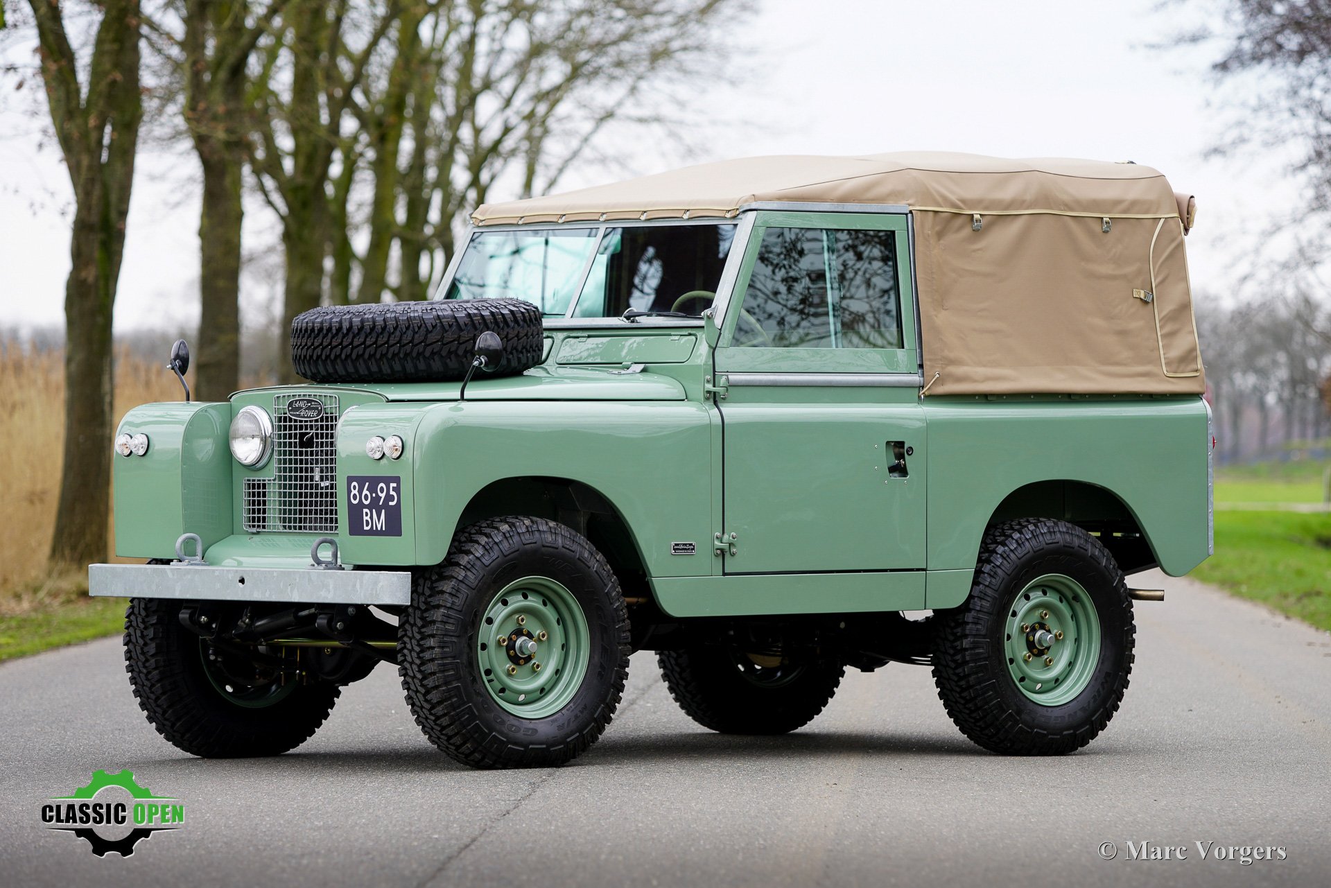 Land Rover 88 IIa CoolnVintage