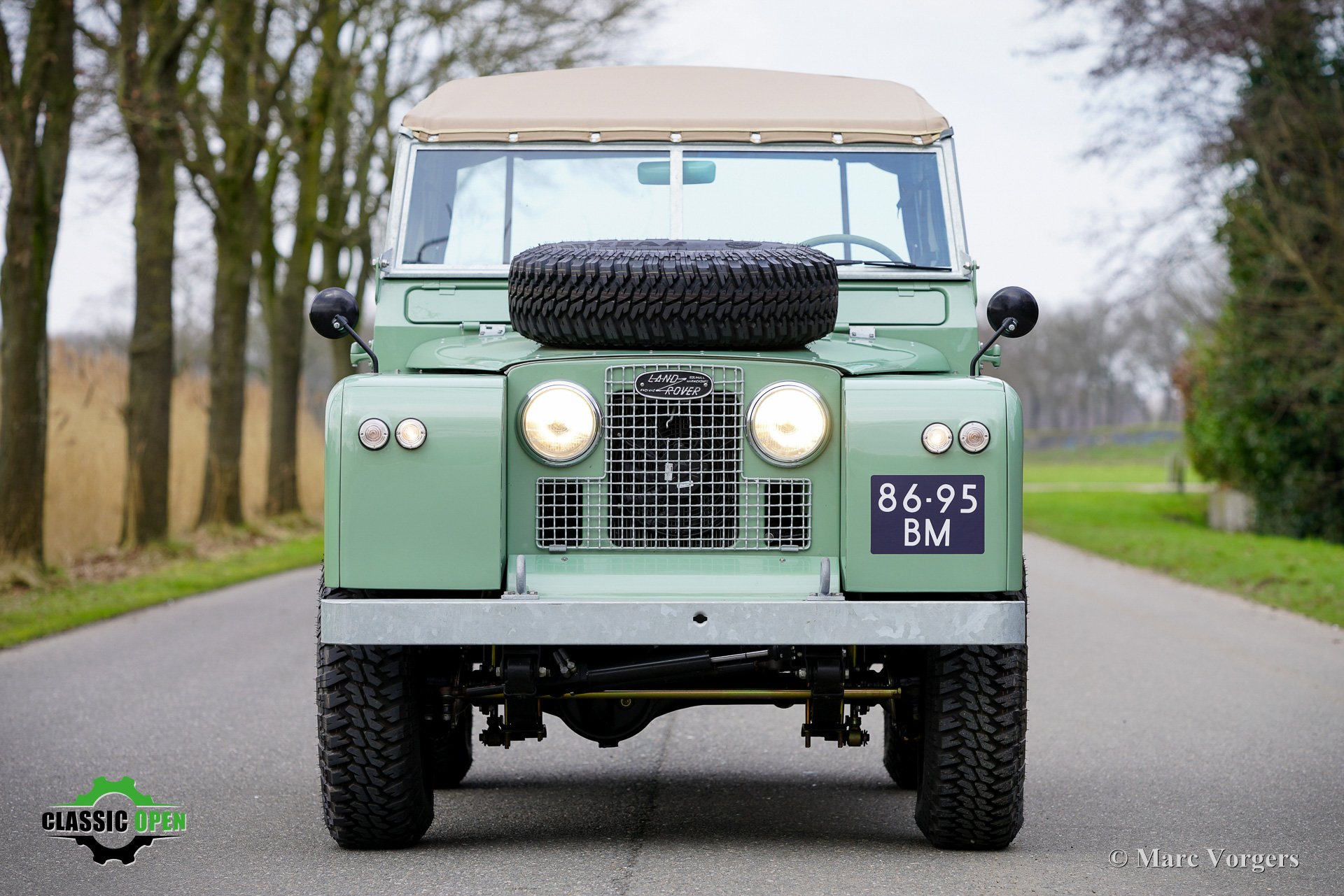 Land Rover 88 IIa CoolnVintage