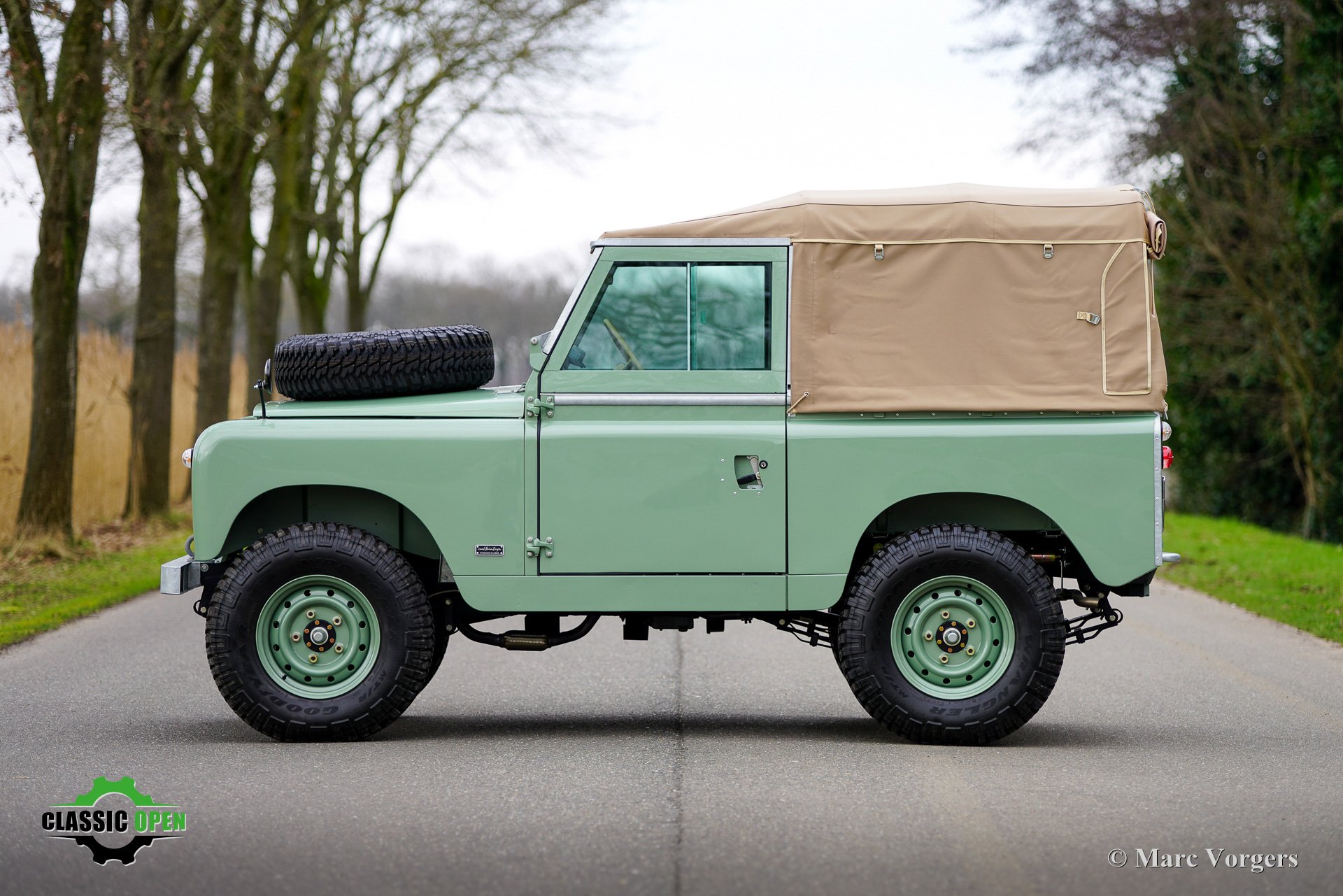 Land Rover 88 IIa CoolnVintage